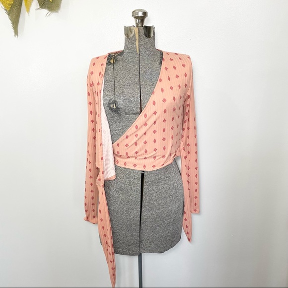 NWT XS M peach and pink long sleeve V-neck wrap crop top - Picture 4 of 9